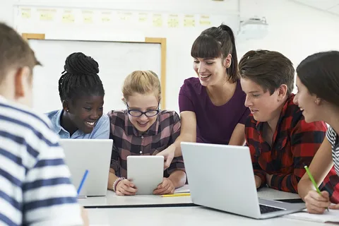 Instructor leading a virtual class, highlighting the 7 best online teaching programs to advance your career