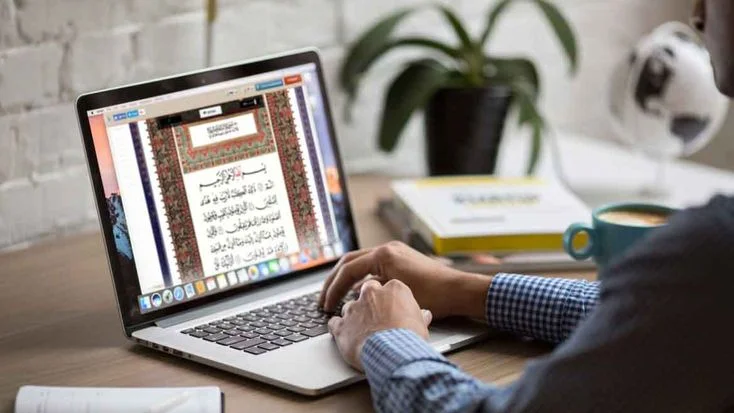 Online Quran teacher conducting a lesson via video call, showcasing how to find students for online Quran teaching.